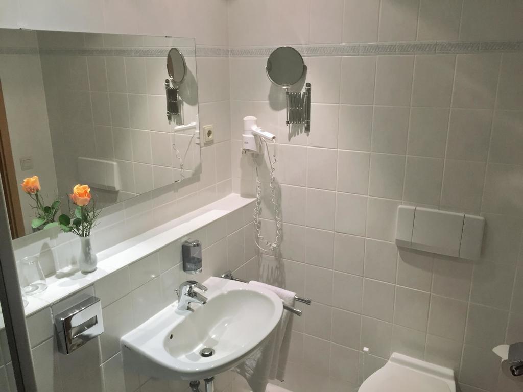 Schneiderlein Hotel Limabach - Oberfrohna Eksteriør billede